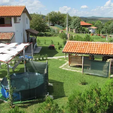клуб #дворът Theyardclub Vendégház *